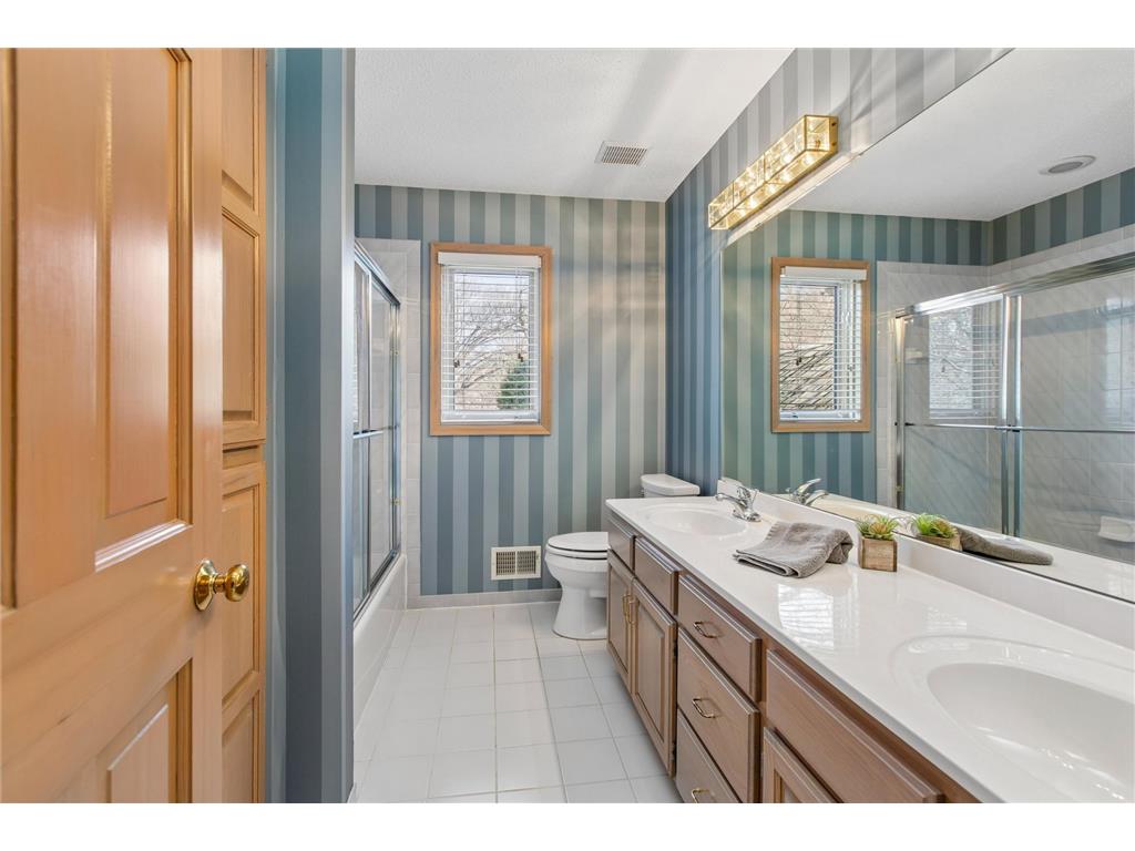 1001 Walden Court Burnsville MN 55337 7072688 image44