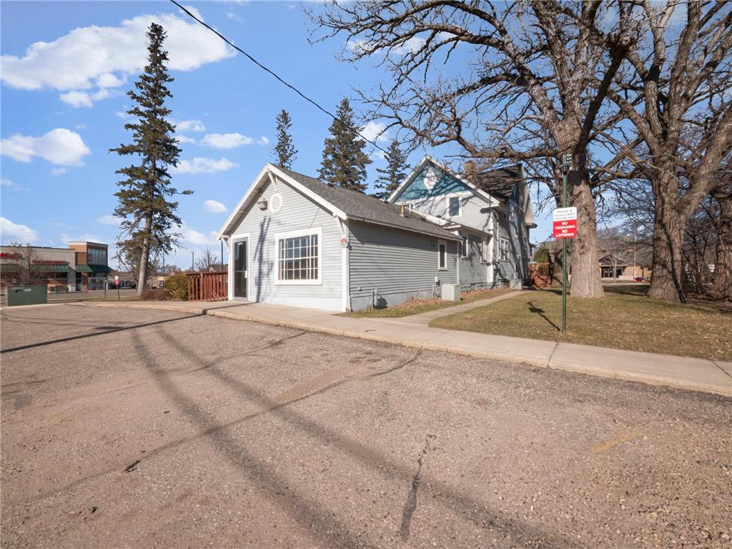 1002 Broadway Street Alexandria MN 56308 7069161 image20