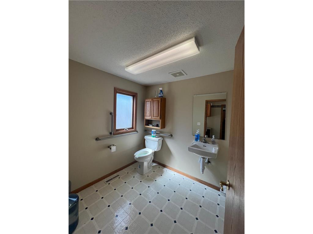 1002 Broadway Street Alexandria MN 56308 7069161 image29