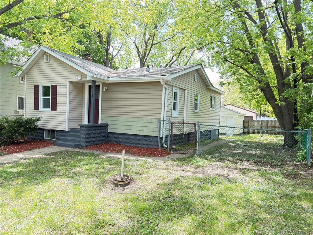 1002 Burgess Street Saint Paul MN 55103 7075181 image3