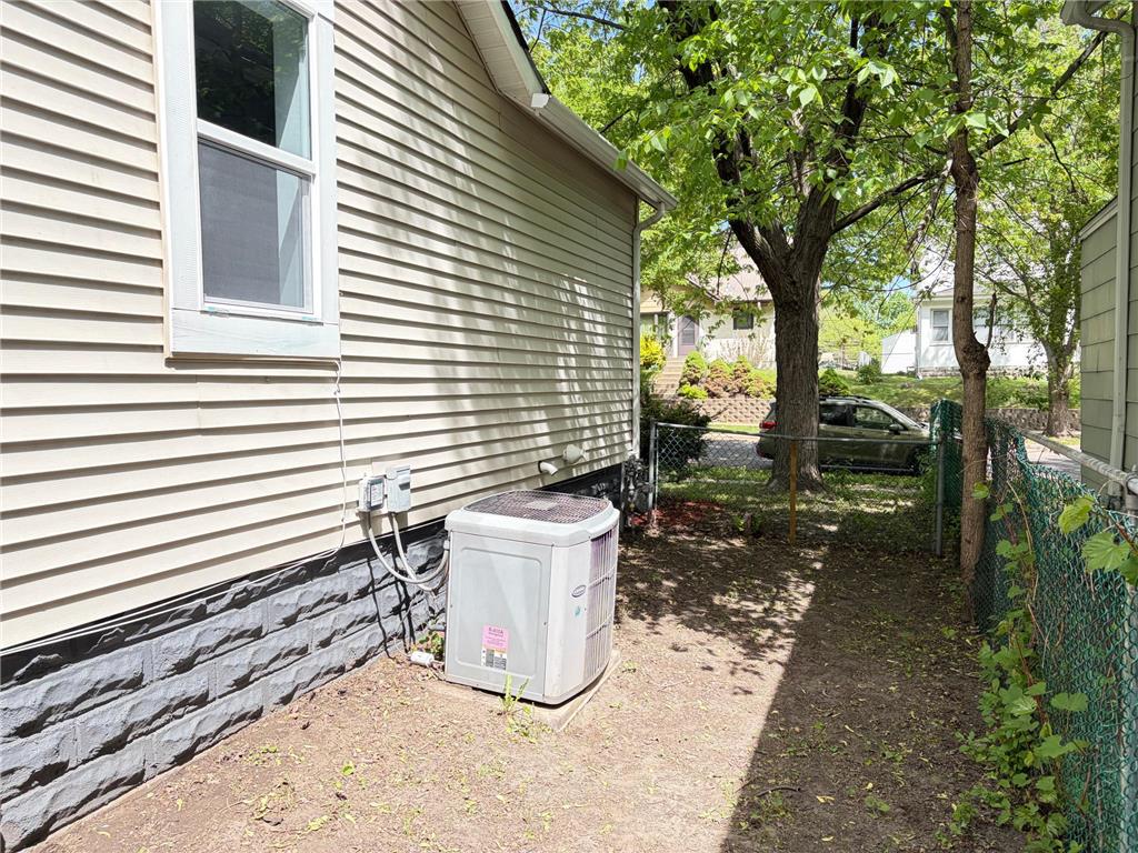 1002 Burgess Street Saint Paul MN 55103 7075181 image4