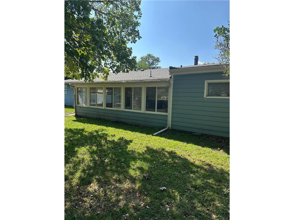 1002 Linden Street Luverne MN 56156 7027815 image2