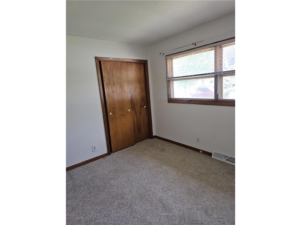 1002 Linden Street Luverne MN 56156 7027815 image38