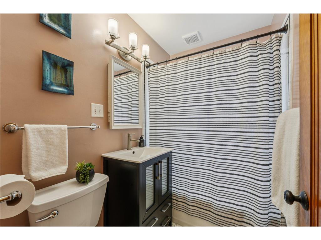 1002 Livingston Avenue West Saint Paul MN 55118 7052077 image12