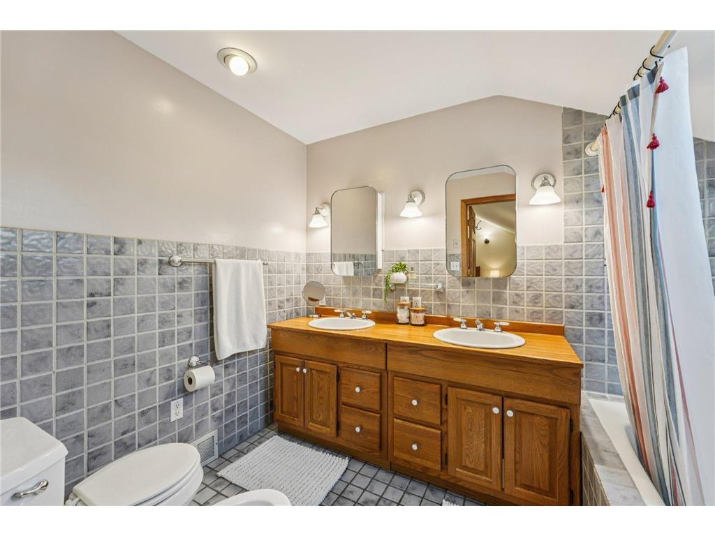 1002 Livingston Avenue West Saint Paul MN 55118 7052077 image16