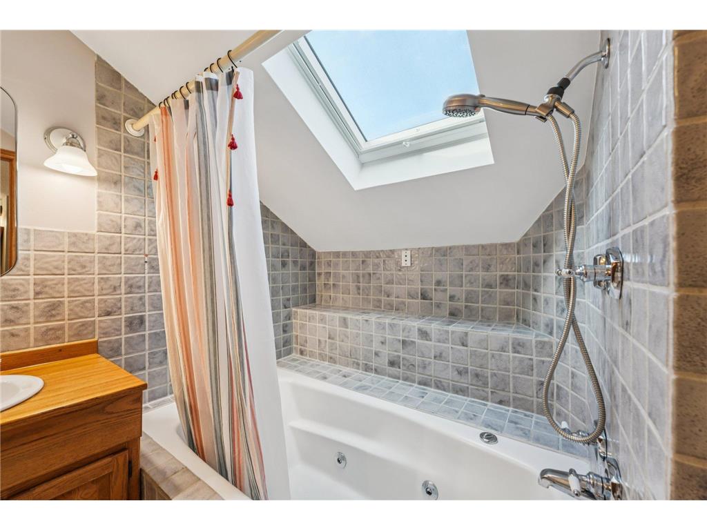 1002 Livingston Avenue West Saint Paul MN 55118 7052077 image18