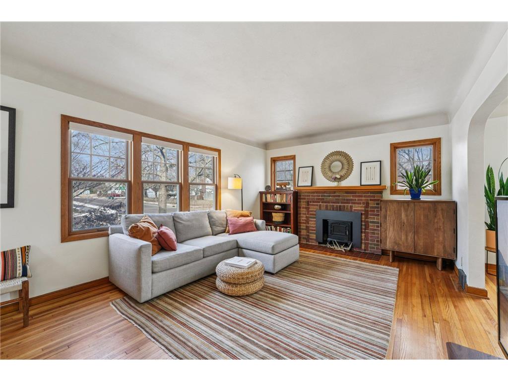 1002 Livingston Avenue West Saint Paul MN 55118 7052077 image2