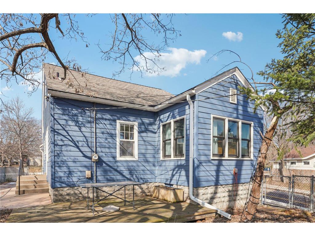 1002 Livingston Avenue West Saint Paul MN 55118 7052077 image24
