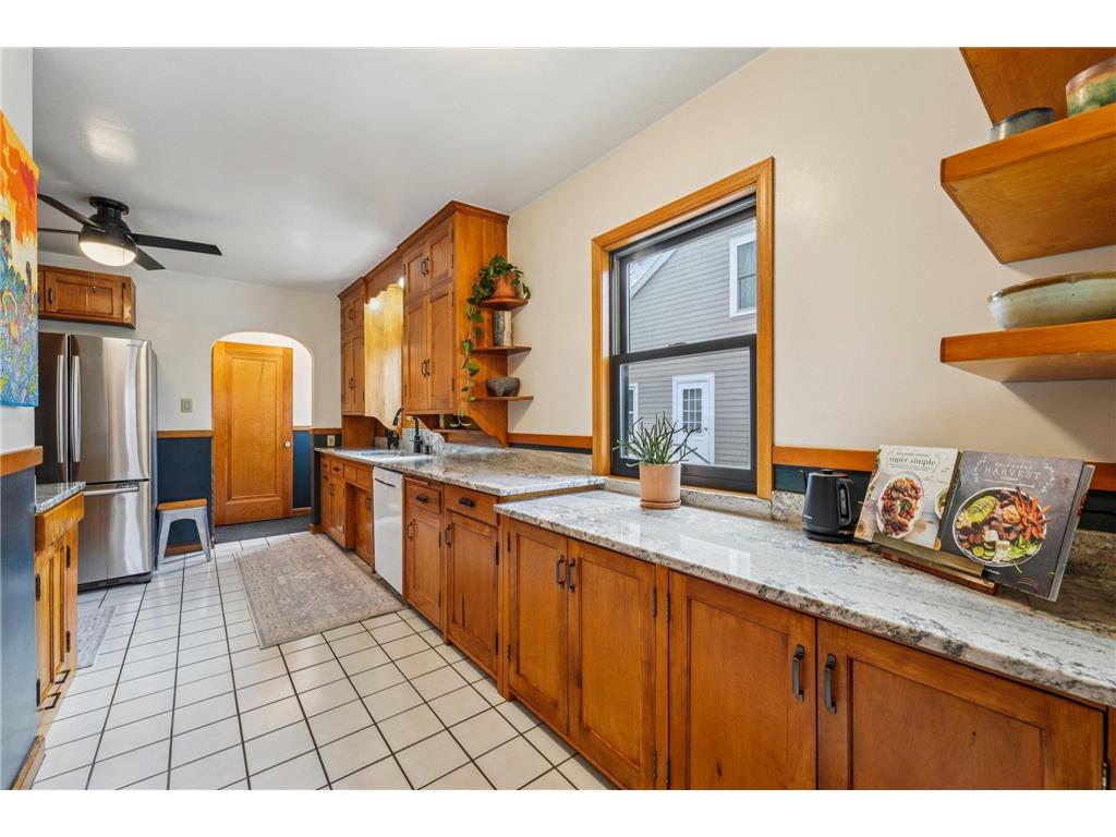 1002 Livingston Avenue West Saint Paul MN 55118 7052077 image8
