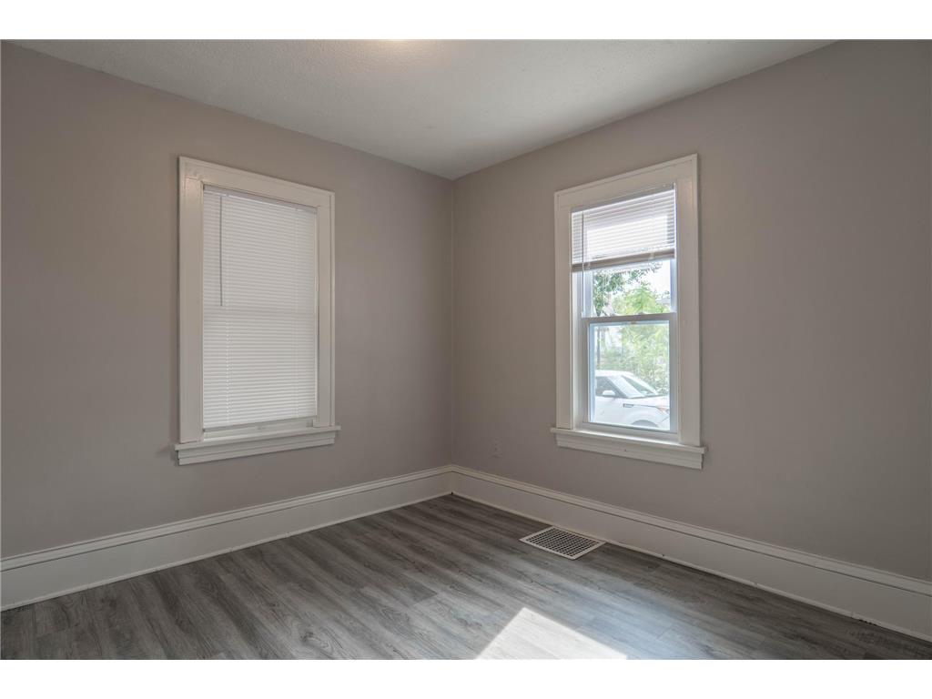 1002 Lowry Avenue N Minneapolis MN 55411 7009842 image5
