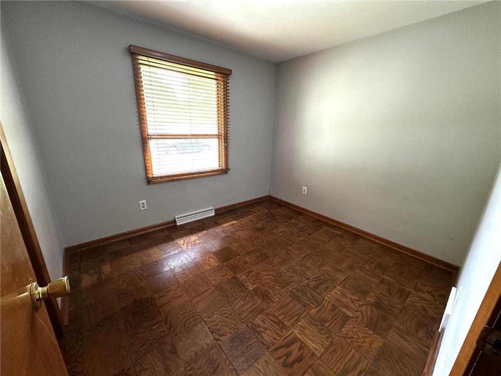 1002 Poplar Avenue Marshall MN 56258 7106627 image10