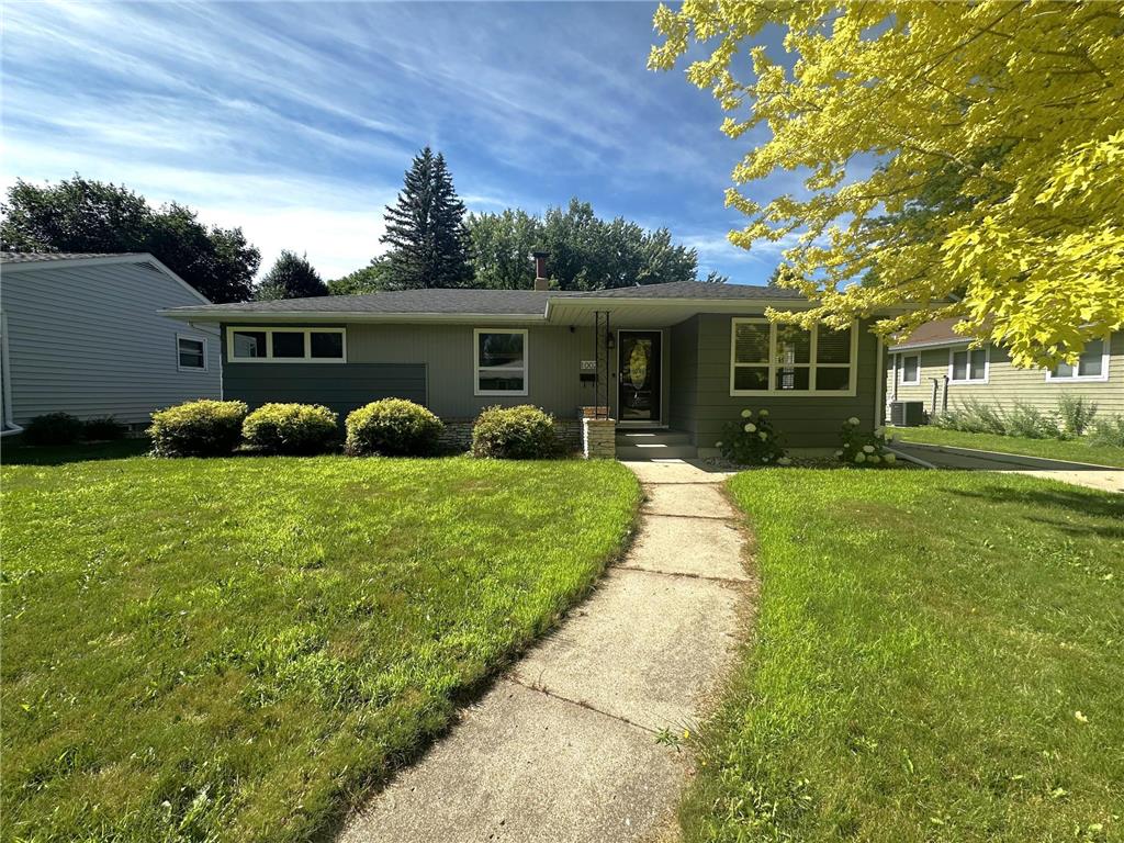 1002 Poplar Avenue Marshall MN 56258 7106627 image2