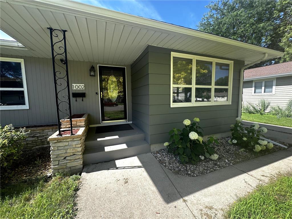 1002 Poplar Avenue Marshall MN 56258 7106627 image3