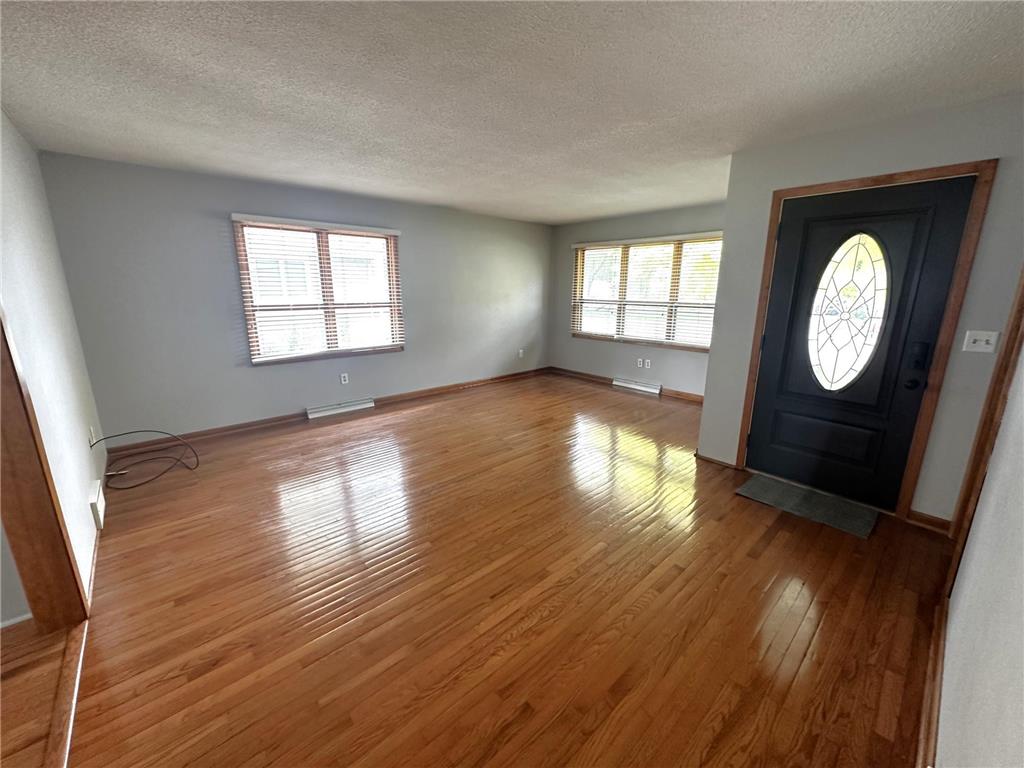 1002 Poplar Avenue Marshall MN 56258 7106627 image5