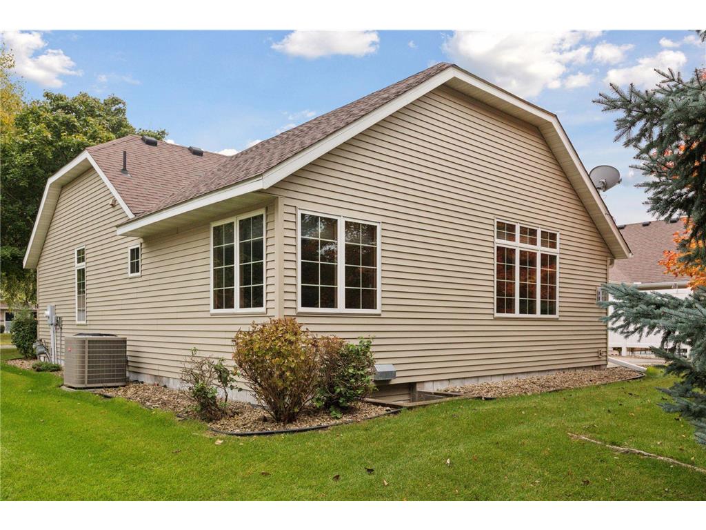 10025 Northwood Lane N Brooklyn Park MN 55443 7077482 image32