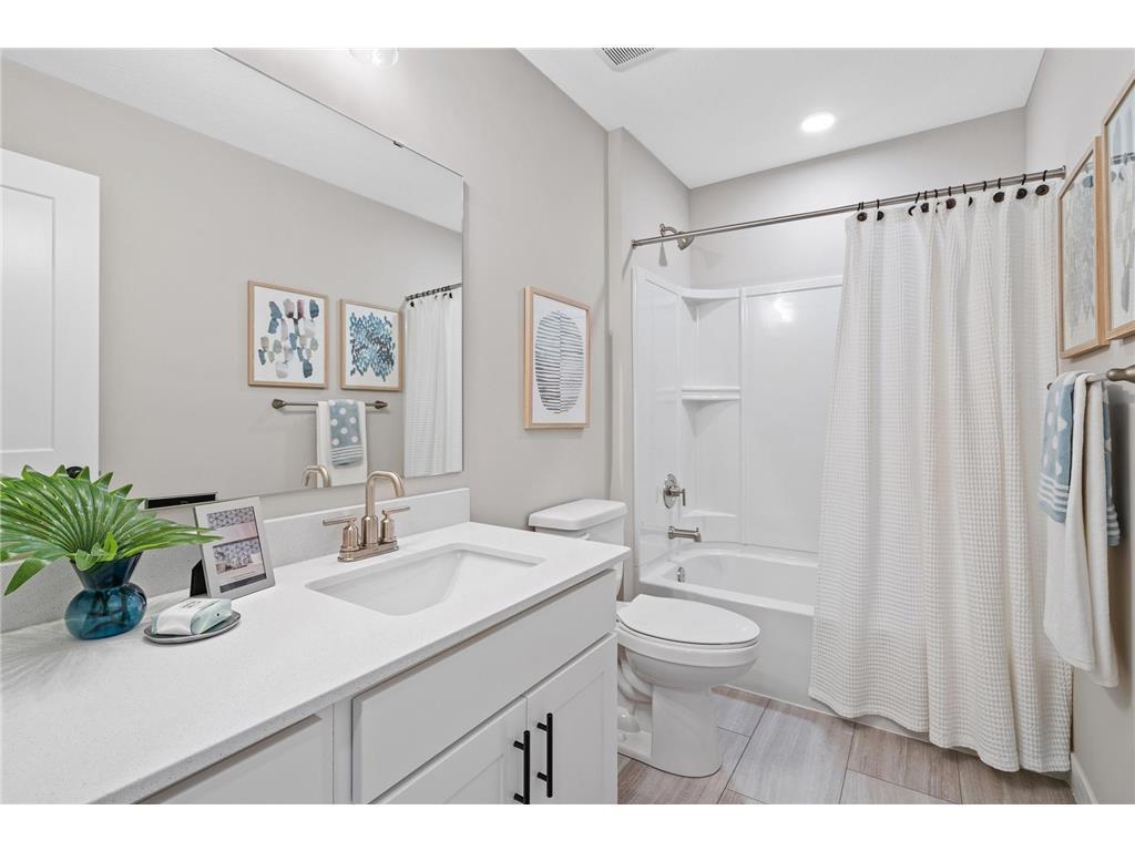 10027 Newport Path Woodbury MN 55129 6695290 image16