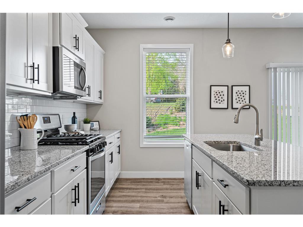 10027 Newport Path Woodbury MN 55129 6695290 image9