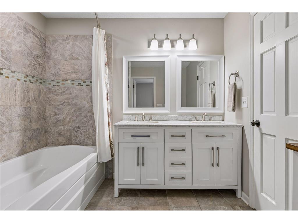 10028 Park Circle Bloomington MN 55420 7102204 image21