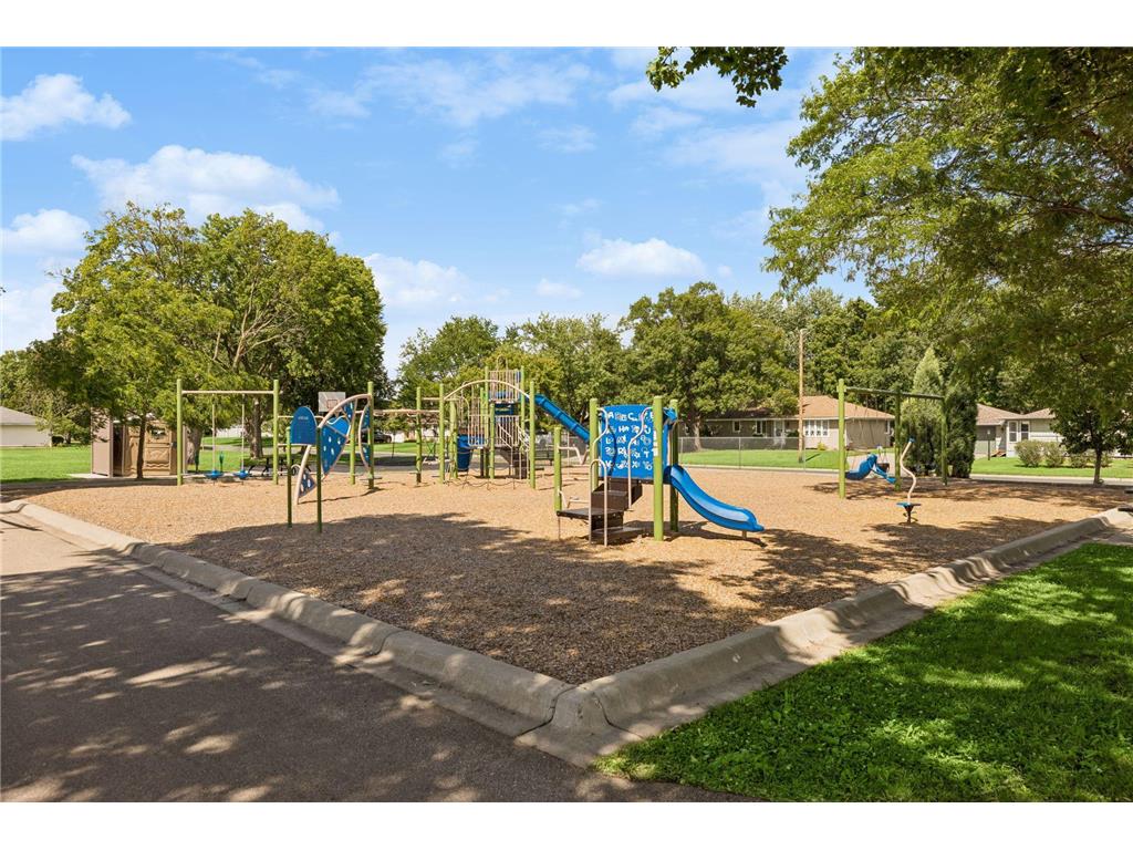 10028 Park Circle Bloomington MN 55420 7102204 image34