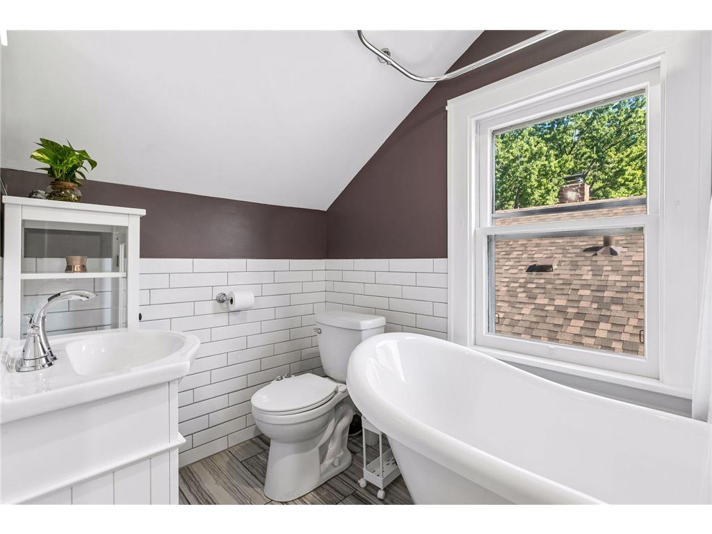 1003 Avon Street N Saint Paul MN 55103 7022299 image20
