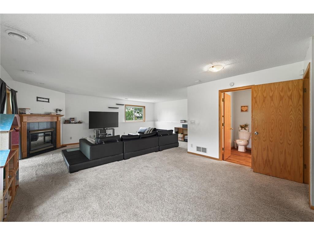 10035 Fallgold Parkway N Brooklyn Park MN 55443 7079270 image23