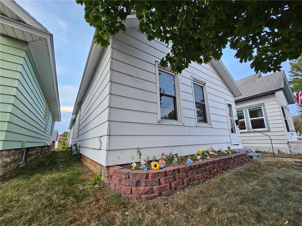 1004 E Sanborn Street Winona MN 55987 6431763 image1