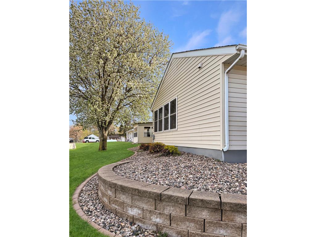 1004 Main Street Edgerton MN 56128 7069315 image4
