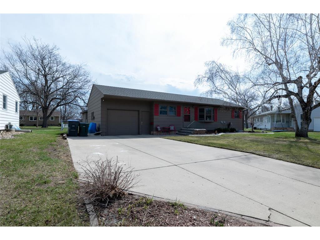 1004 N Jackson Street Luverne MN 56156 6355633 image1