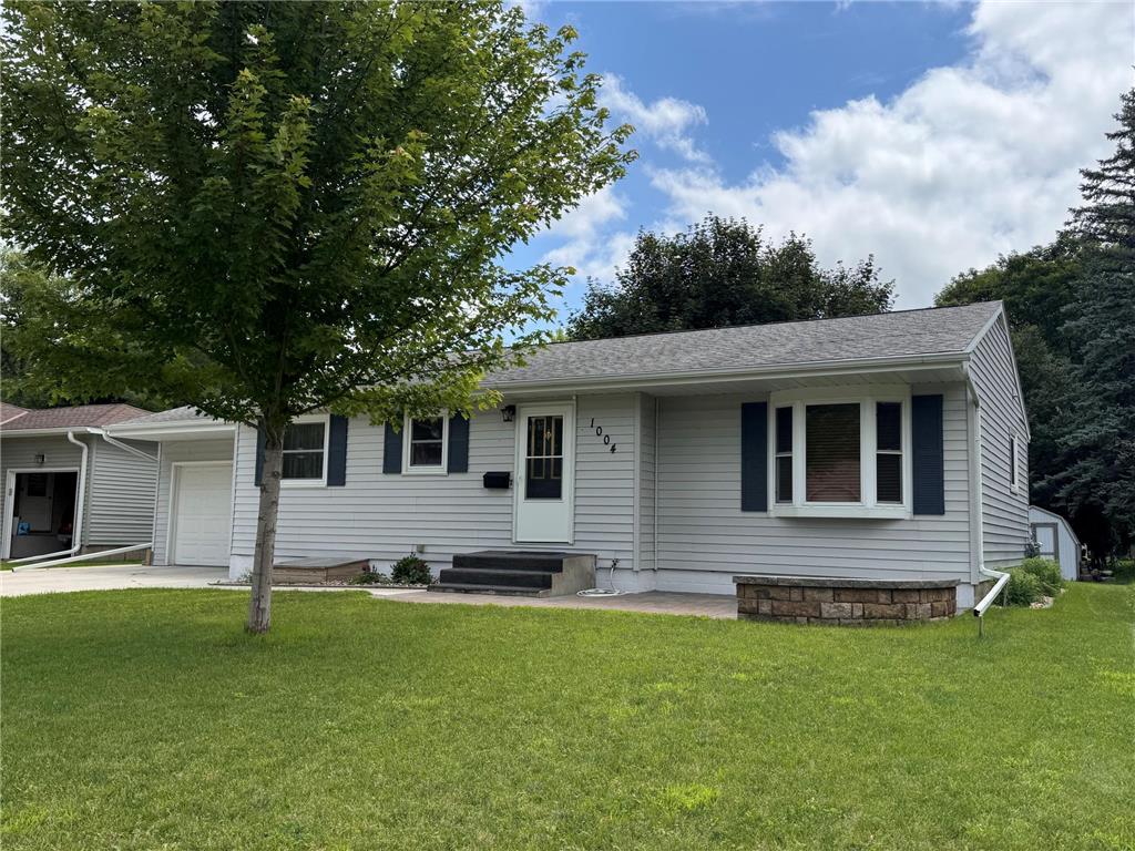 1004 Poplar Avenue Marshall MN 56258 6740310 image1