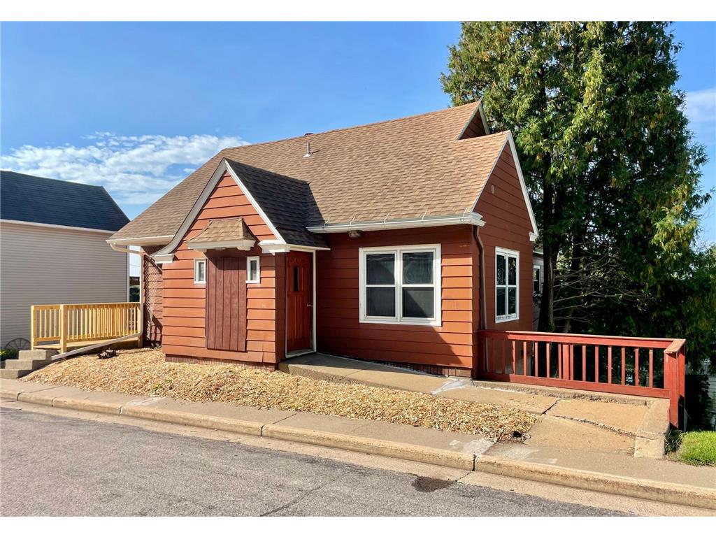 1004 S 2nd Street Alma WI 54610 6787585 image1