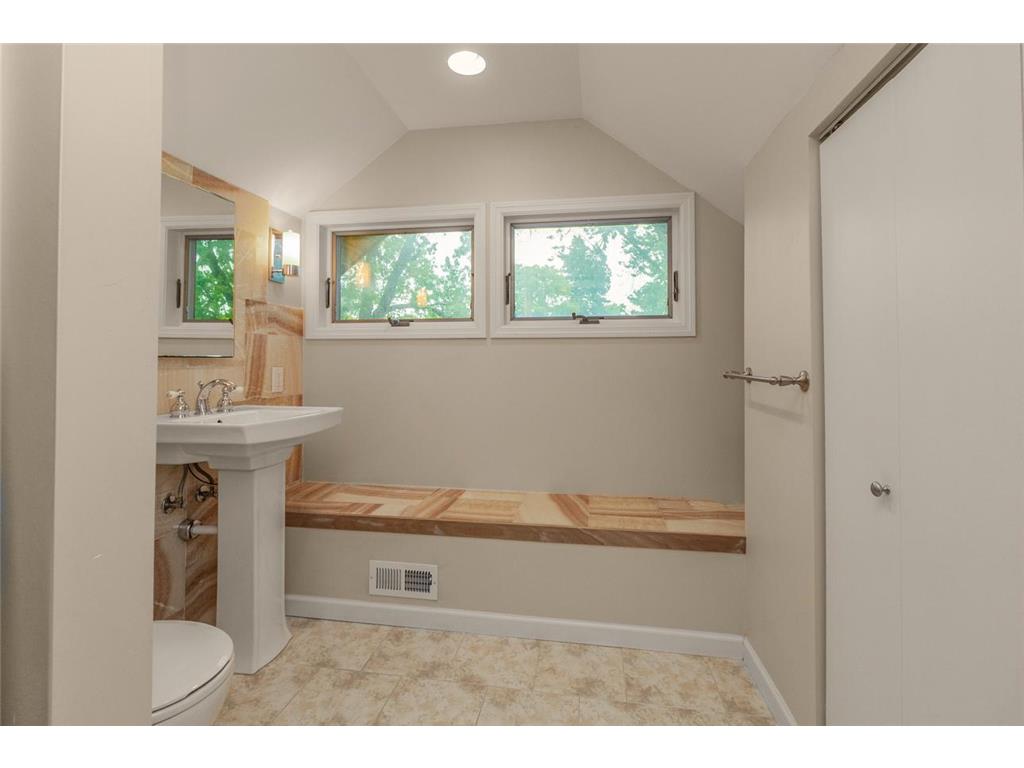 1004 Sheridan Avenue N Minneapolis MN 55411 7095101 image29
