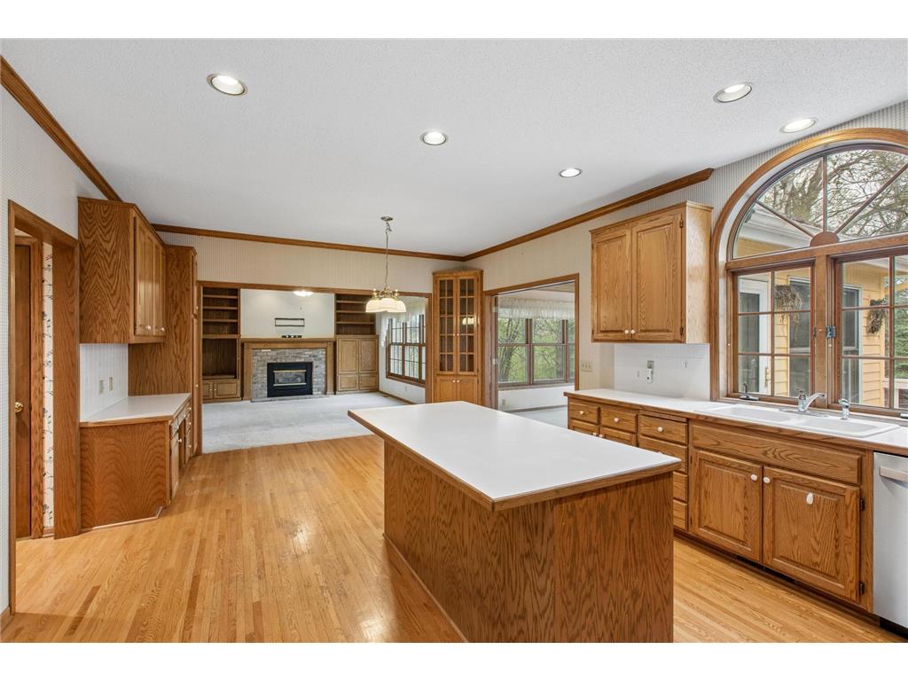 1004 Walden Court Burnsville MN 55337 7060434 image14