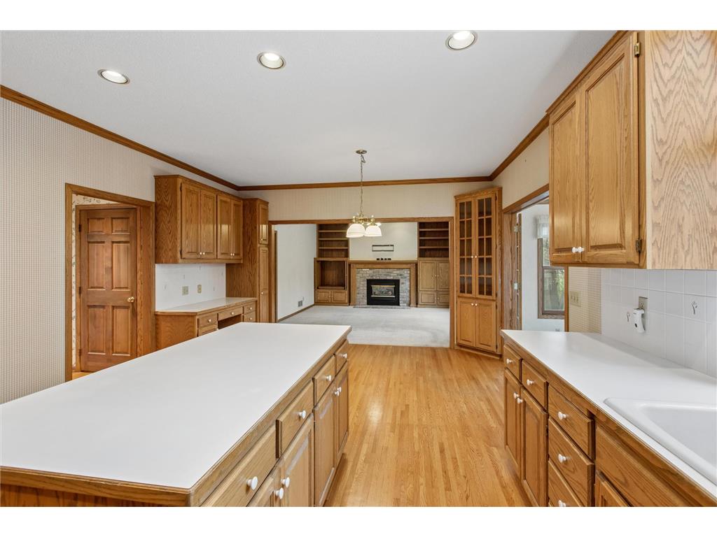 1004 Walden Court Burnsville MN 55337 7060434 image15