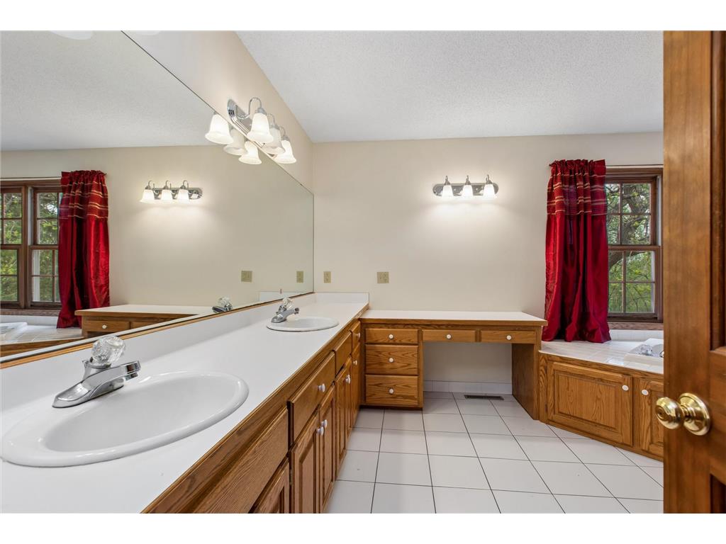 1004 Walden Court Burnsville MN 55337 7060434 image28