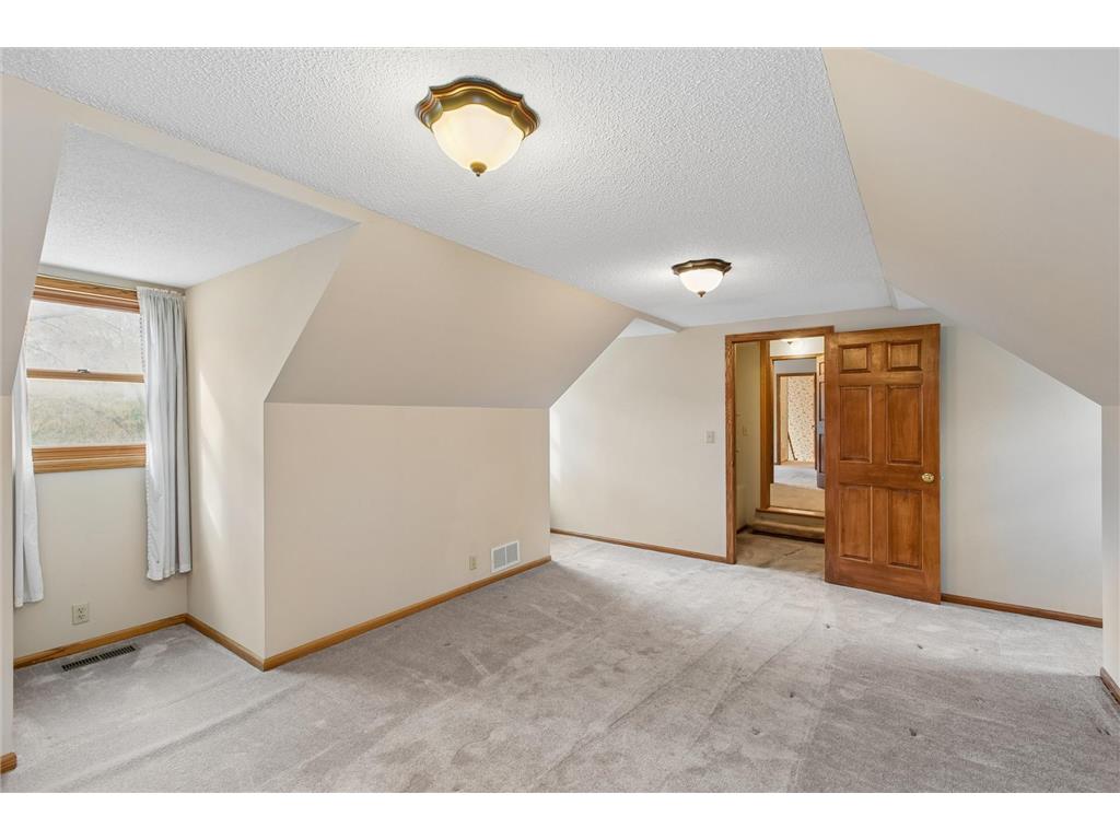 1004 Walden Court Burnsville MN 55337 7060434 image31