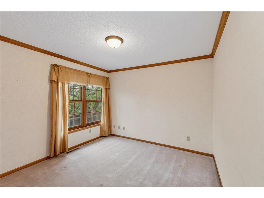1004 Walden Court Burnsville MN 55337 7060434 image32