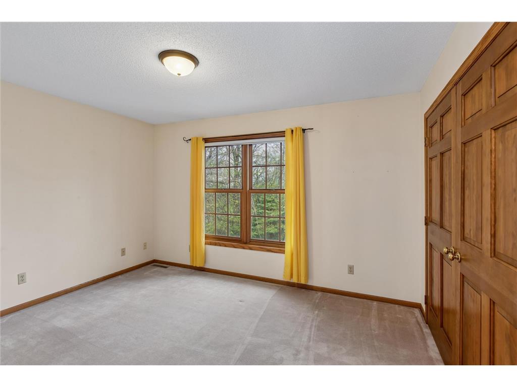 1004 Walden Court Burnsville MN 55337 7060434 image33