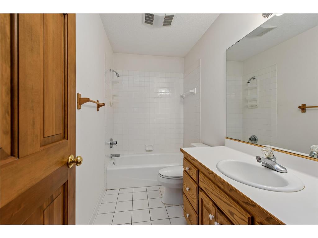 1004 Walden Court Burnsville MN 55337 7060434 image35