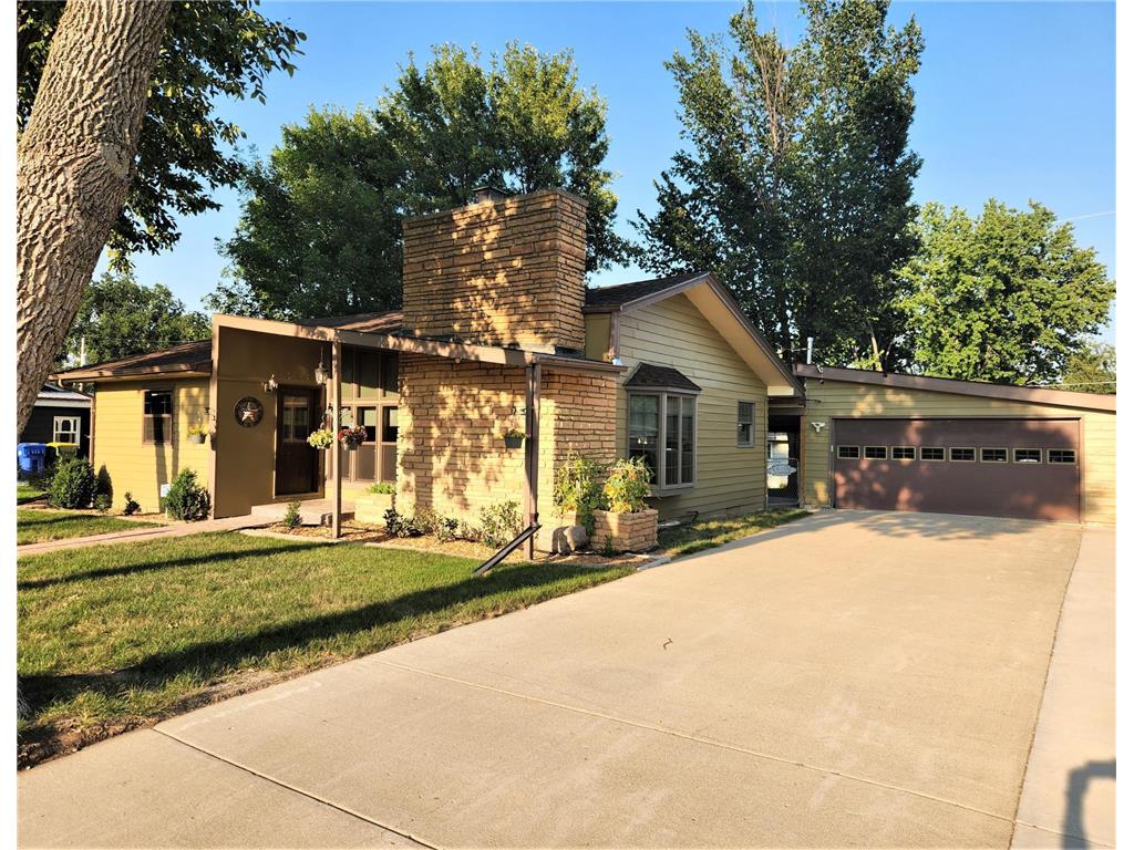 1005 8th Avenue SW Pipestone MN 56164 6421557 image1