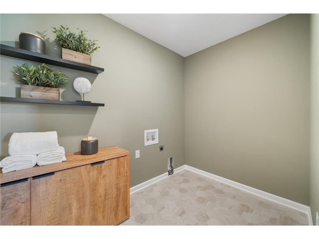 1005 Annagaire Curve Rosemount MN 55068 7004545 image20