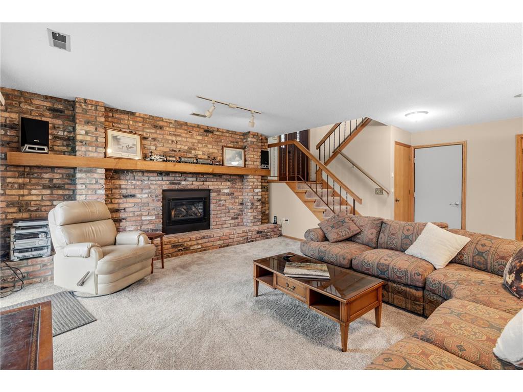 1005 Aston Circle Burnsville MN 55337 7060302 image1