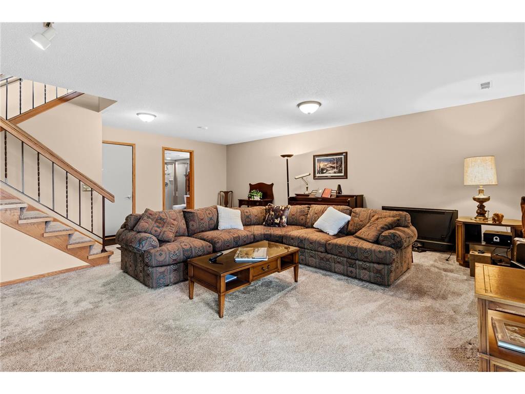 1005 Aston Circle Burnsville MN 55337 7060302 image11
