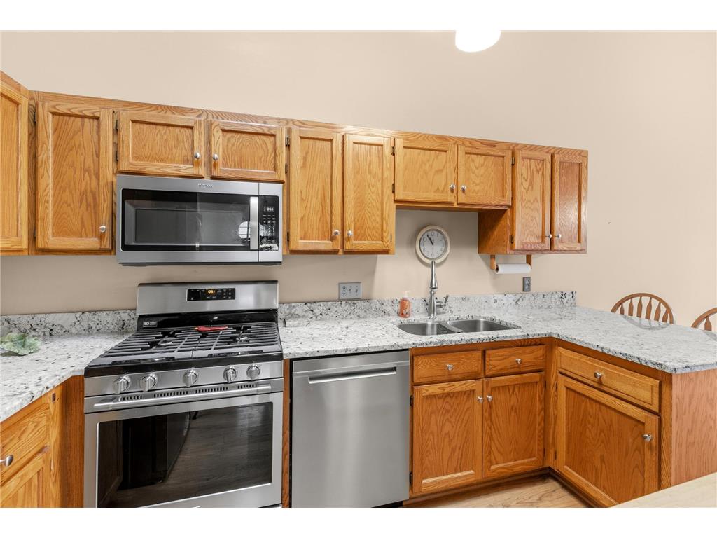 1005 Aston Circle Burnsville MN 55337 7060302 image18