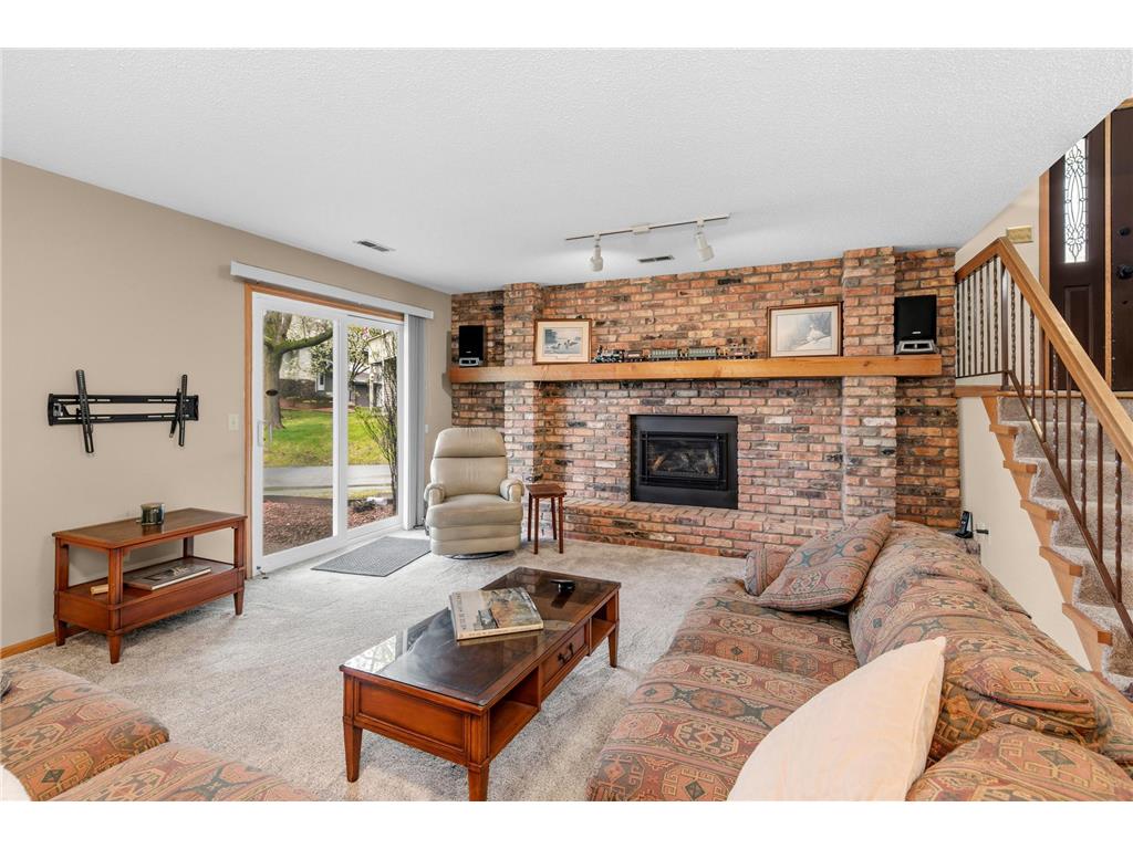 1005 Aston Circle Burnsville MN 55337 7060302 image3