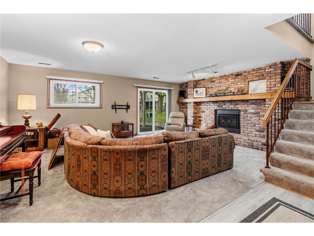 1005 Aston Circle Burnsville MN 55337 7060302 image5
