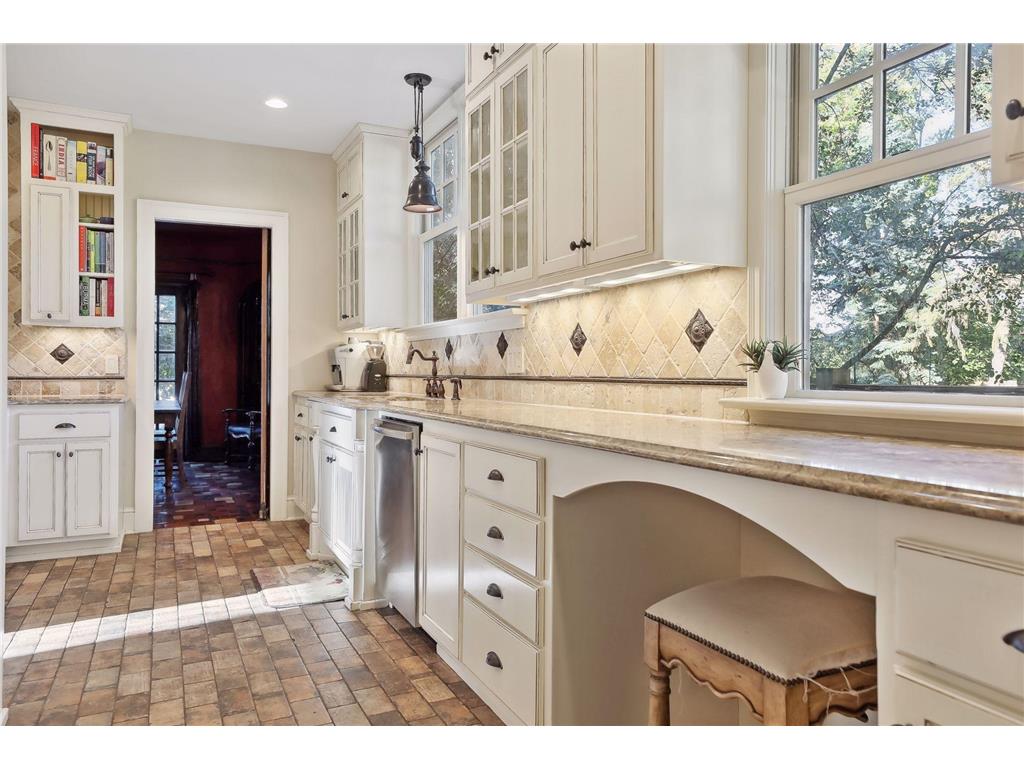 1005 Cedar Lake Road S Minneapolis MN 55405 7038721 image16