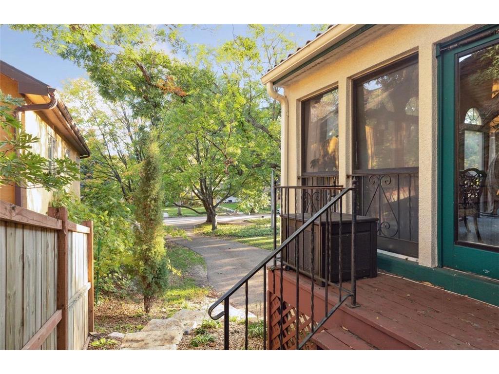 1005 Cedar Lake Road S Minneapolis MN 55405 7038721 image19
