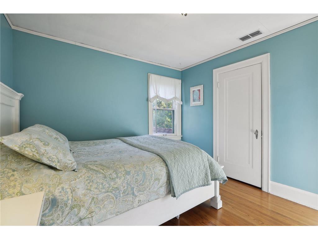 1005 Cedar Lake Road S Minneapolis MN 55405 7038721 image29