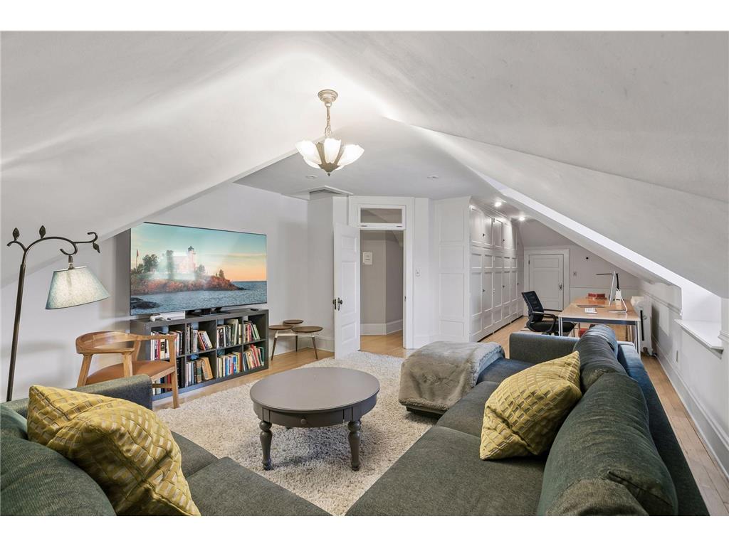 1005 Mount Curve Avenue Minneapolis MN 55403 7089558 image63