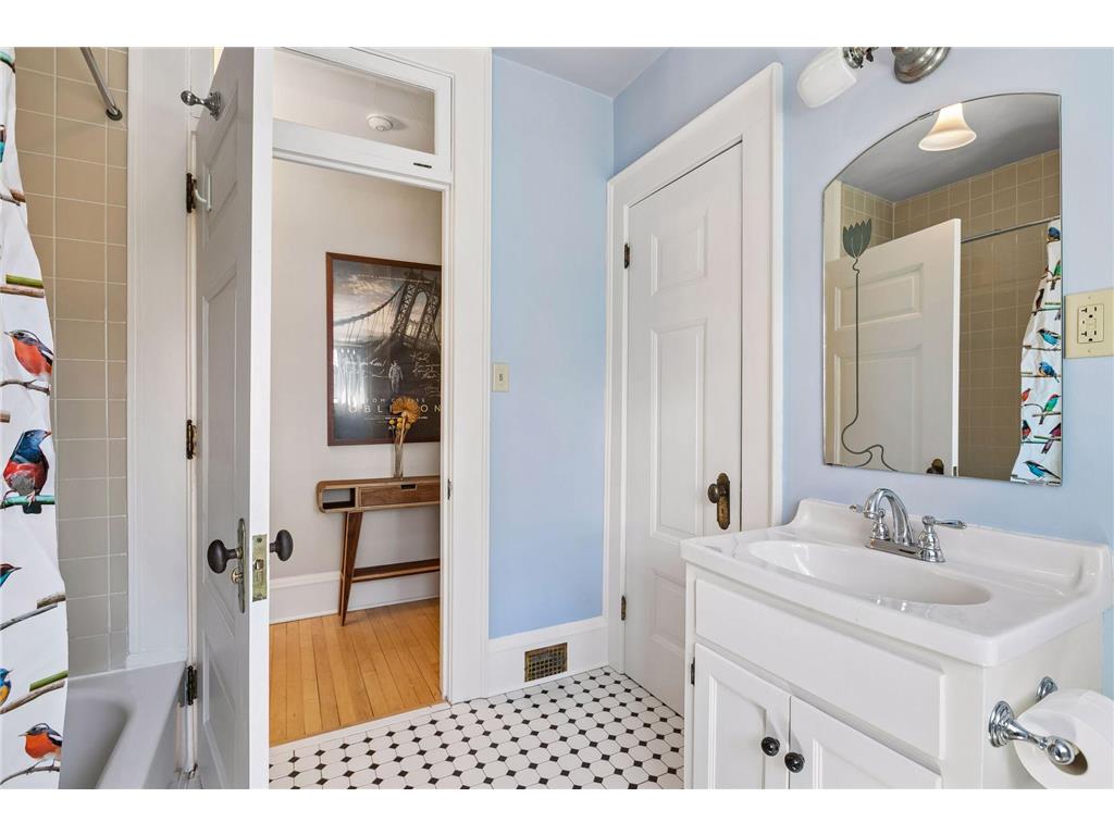 1005 Mount Curve Avenue Minneapolis MN 55403 7089558 image69